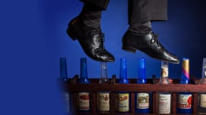 bottlewalking - Thom Wall - Circus sideshow stunt